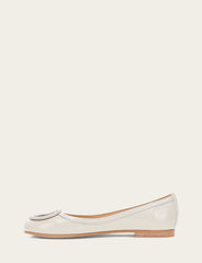 Frye Women's Ivory Carson Logo Ballet Flats Ivory