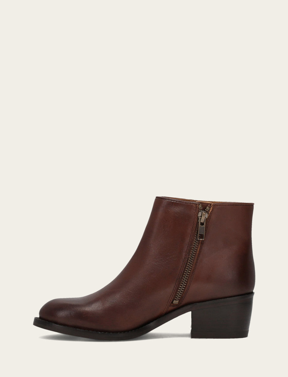 Frye Women's Saddle Carson 2 Piping Booties Saddle