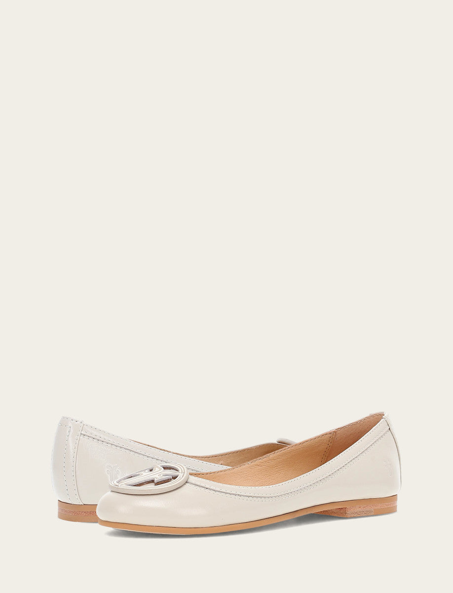 Frye Women's Ivory Carson Logo Ballet Flats Ivory